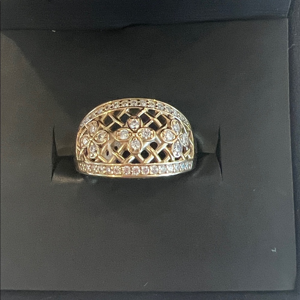 *Moissanite Fire* Gold Plated size 6